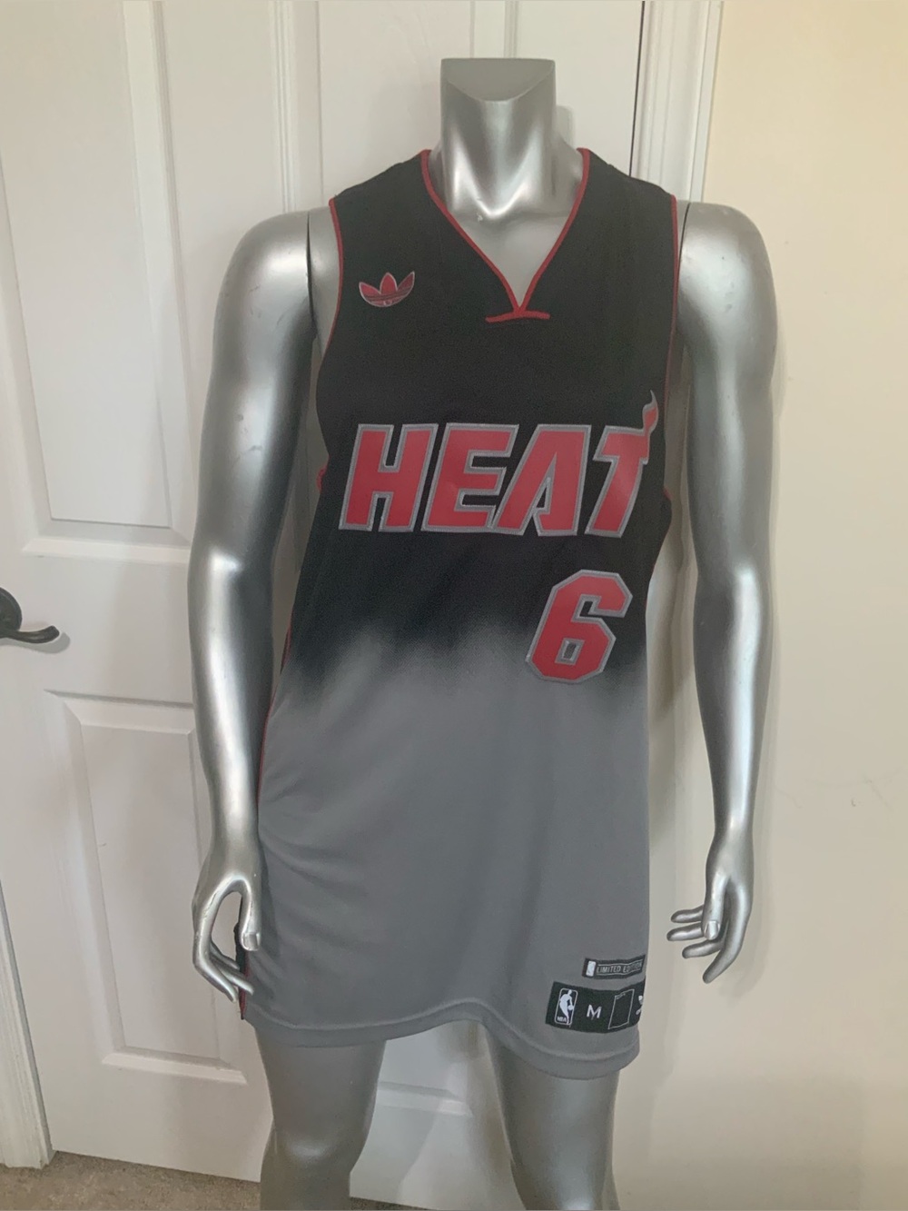 New Adidas Miami Heat Lebron James #6 Jersey Large Black Limited Edition S NWT